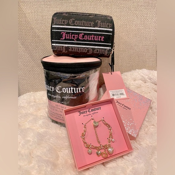 Juicy Couture 3 pc Set, MSRP $148 Wristlet,
charm bracelet, wash clothes 💋 NEW - Picture 4 of 7